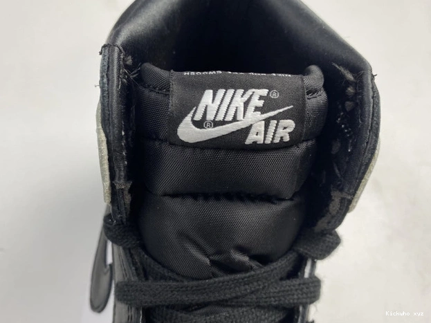 CD0461-001 SILVER WMNS OG JORDAN TOE HIGH 1 AIR 0614